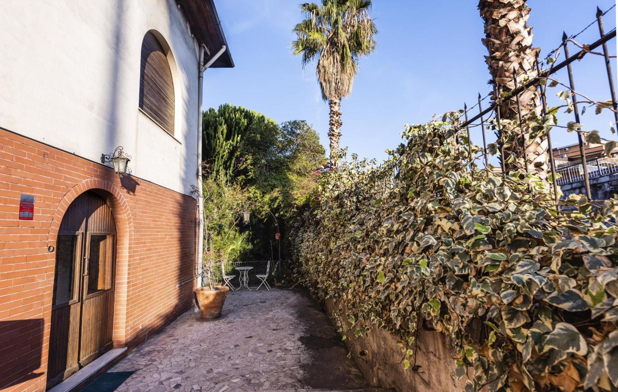 Euphorbia Apartments By Wonderful Italy Catania Bagian luar foto